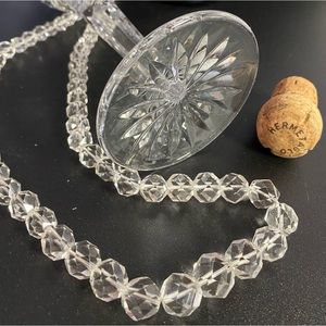 ❤️❤️Beautiful vintage Fine Crystal 38” graduated bead necklace.